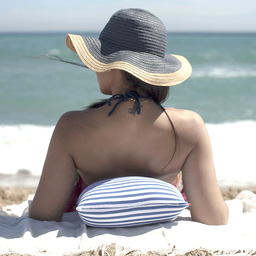 Coj n de playa marinero azul