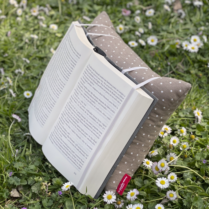 Coixí de lectura puntets oliva