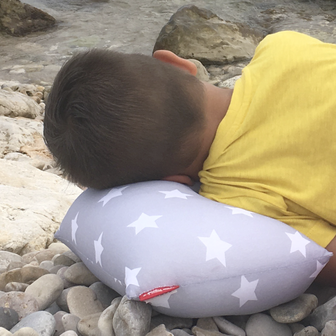 Cojín de playa estrellas gris